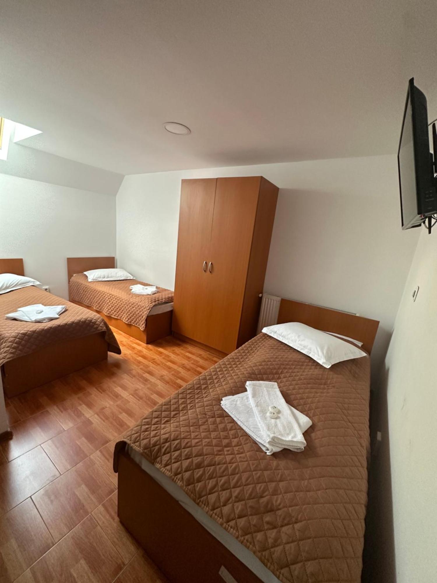Casa Rustic Cazare 피테슈티 외부 사진